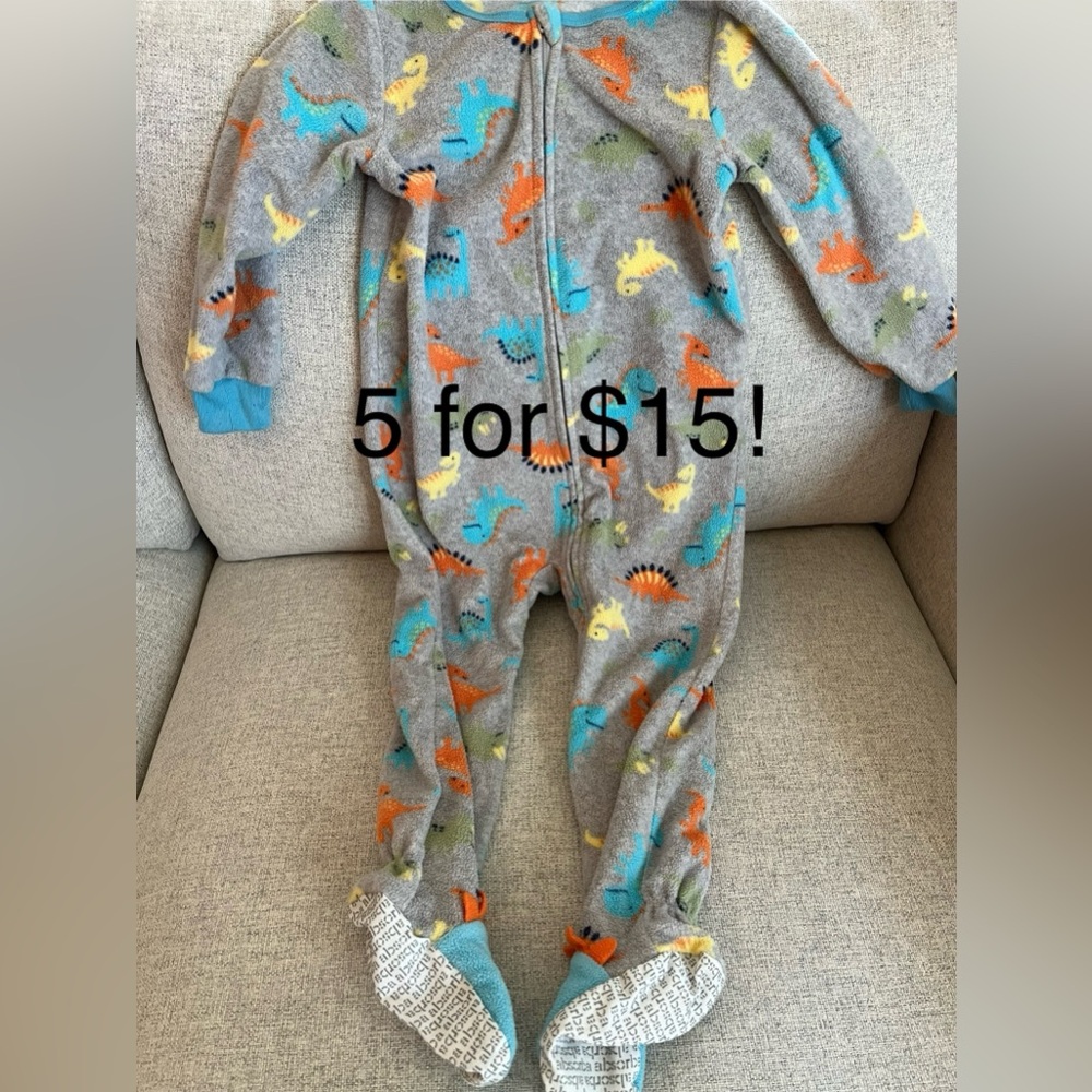 Adorable fuzzy toddler footie pajamas 3T dinosaur